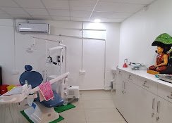 Modern dental treatment room at Smitha Dental Clinic